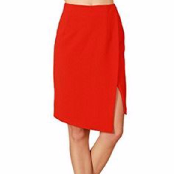 Red pencil skirt with a slit - Picture 1 of 5